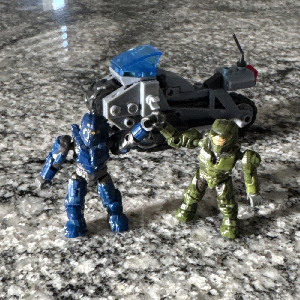 Halo Mega Bloks UNSC Siege Bike 97116 Master Chief And Blue Spartan